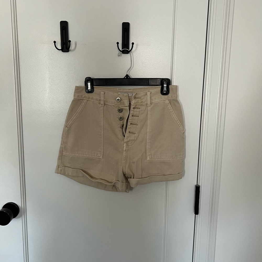 Dissh button shorts